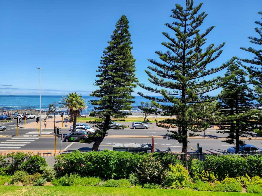 3 Bedroom Property for Sale in Sea Point Western Cape